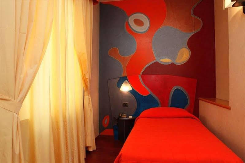 Lancaster Hotel 4*
